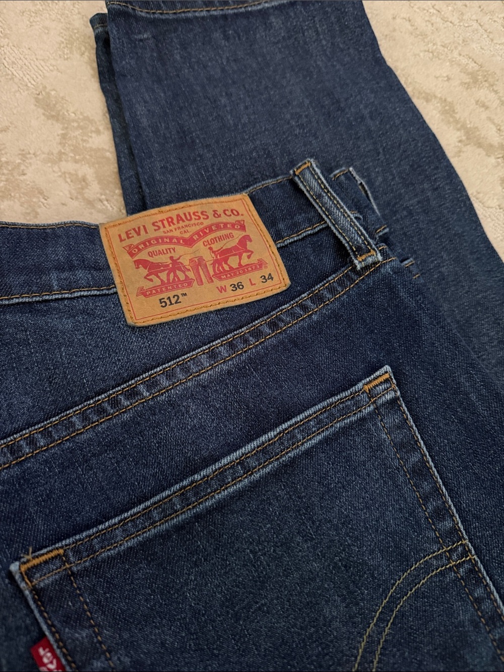 Levi’s 512 36/34 like new! Dark wash